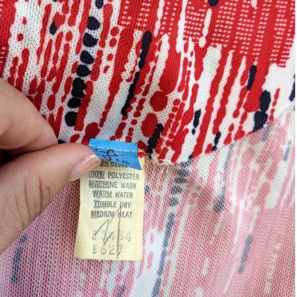 1970s Red White & Blue Abstract Print Dagger Collar Shaket w/Patch Pockets, Sz M - Picture 9 of 10